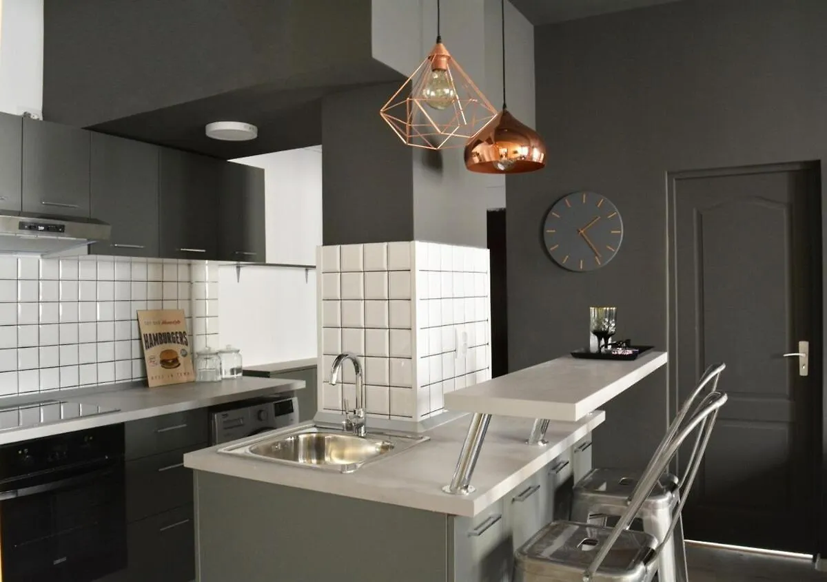 The Hidden Mark-2Bdr Ap In Downtown Bucharest Apartment