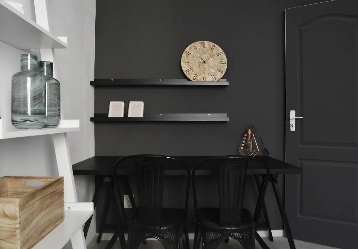 The Hidden Mark-2Bdr Ap In Downtown Bucharest Apartment